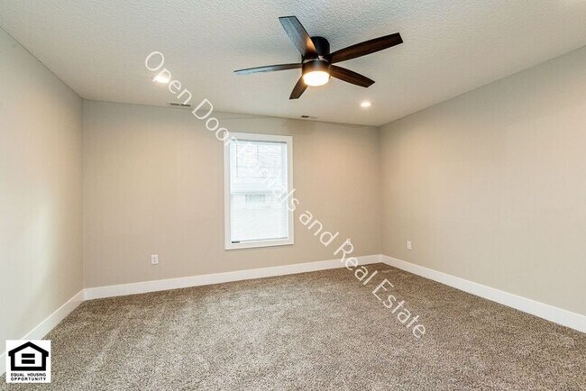 Building Photo - 10547 Old Leo Rd