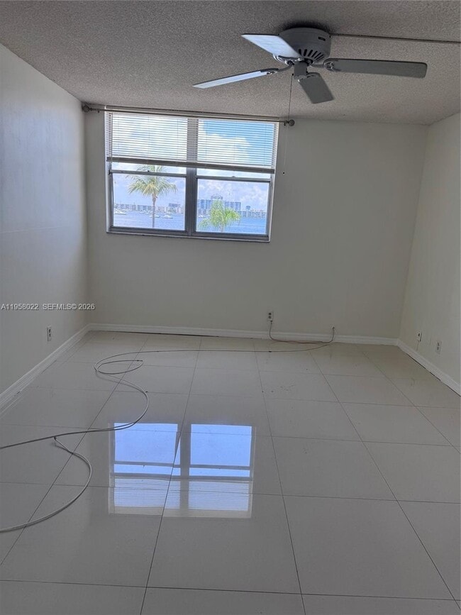 Building Photo - 2821 N Miami Beach Blvd