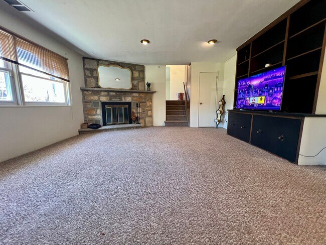 Building Photo - Stunning 4-Bedroom Single Family Home in Wyncote! Available NOW!