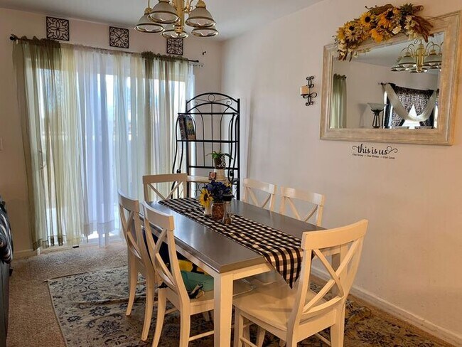 Building Photo - Spacious 4 Bed/3 Bath Duplex in Greeley - Water/Sewer Included in Rent