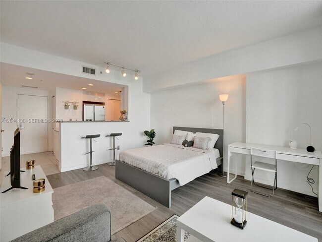 Building Photo - 325 S Biscayne Blvd