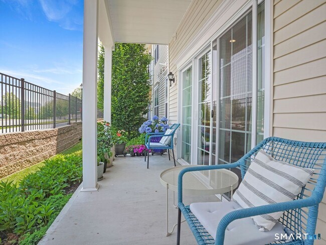 Building Photo - 302 Center Meadow Ln