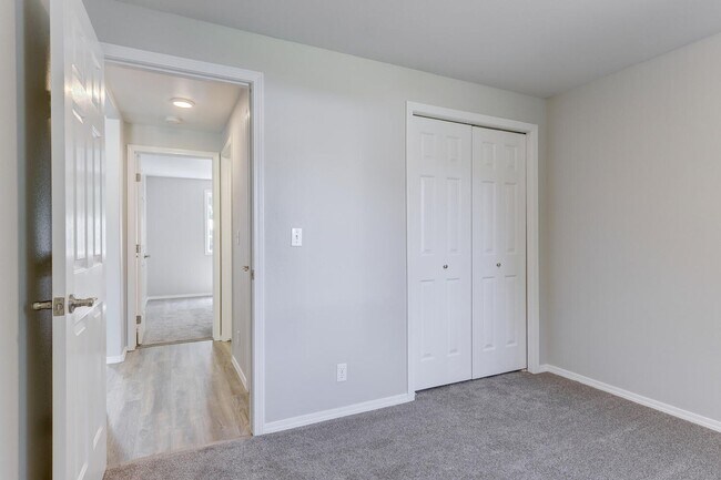 Building Photo - Remodeled near Boise River _ Pet Friendly!!