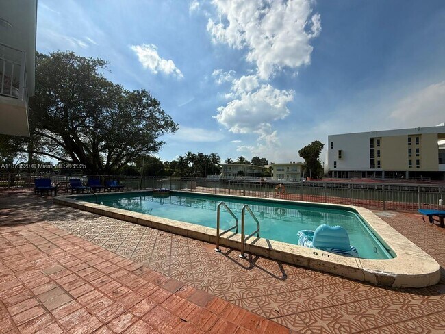 Building Photo - 1289 Marseille Dr