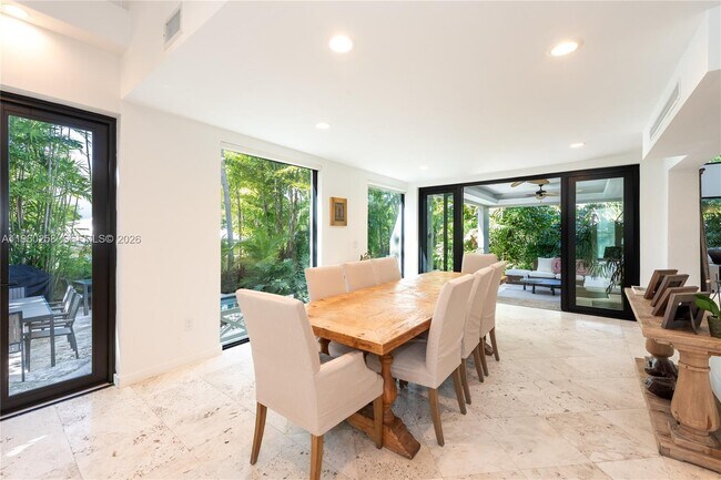 Building Photo - 650 Curtiswood Dr