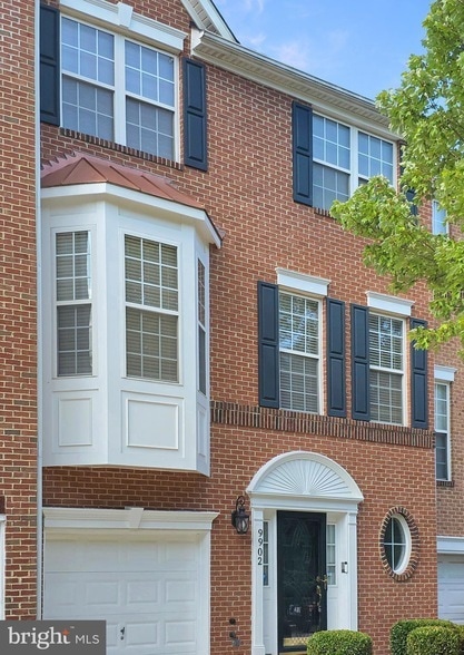 Building Photo - 9902 Woodview Dr