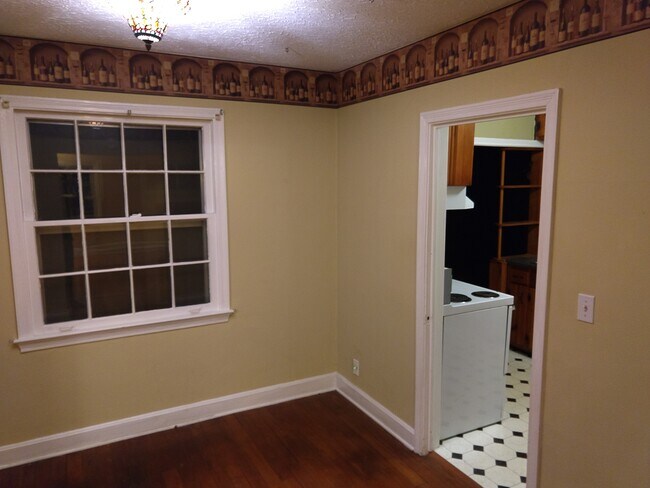 Building Photo - 2029 Stanford Dr SW