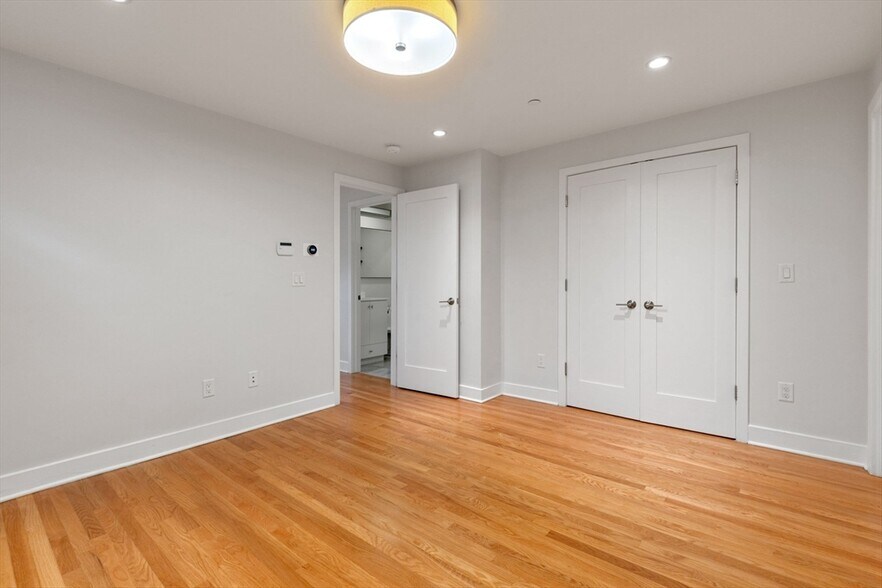 Building Photo - 242 Shawmut Ave