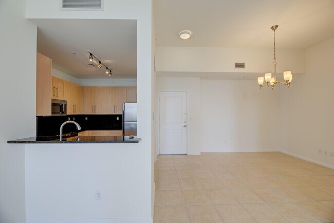 Building Photo - 511 SE 5 Ave