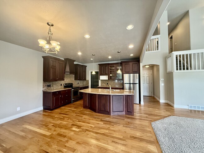 Building Photo - 2034 E 4500 S