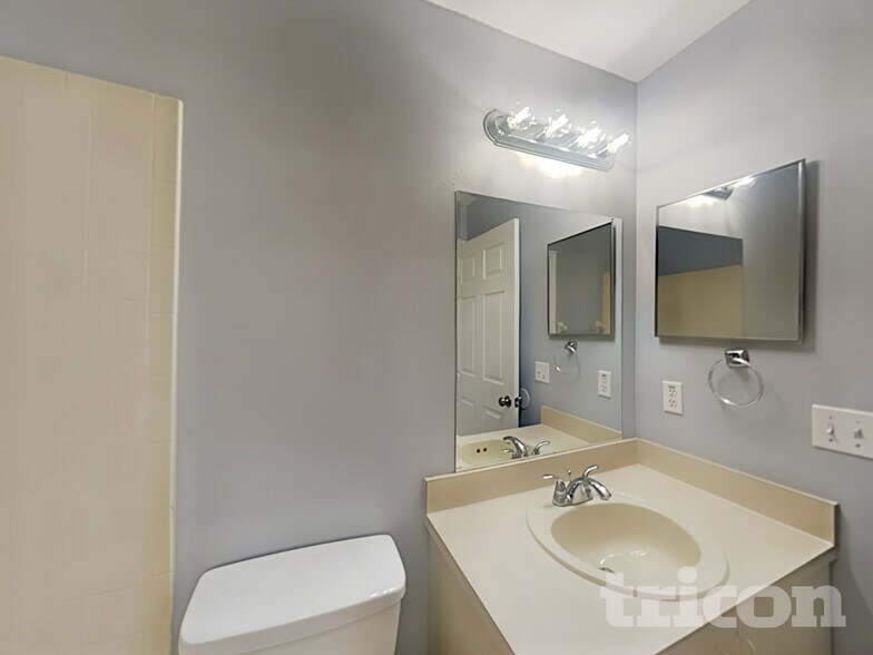 Building Photo - 9808 Red Clover Ave