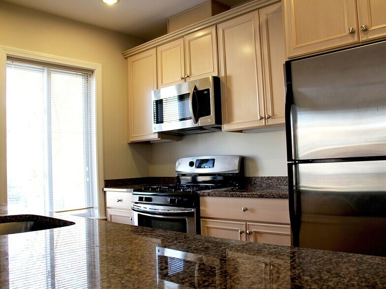 Building Photo - 1522 VFW Pky