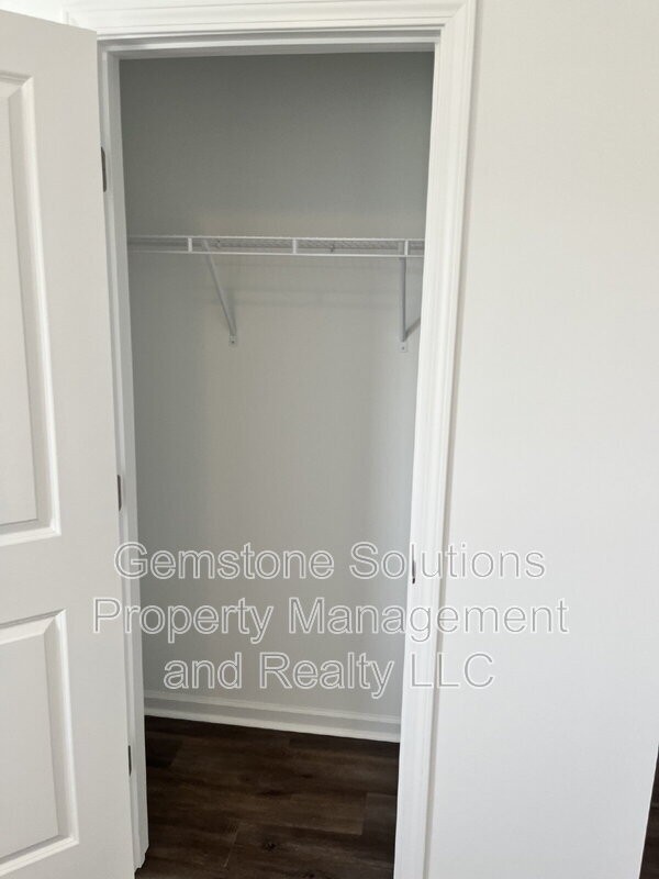Building Photo - 2213 Zeva Cir