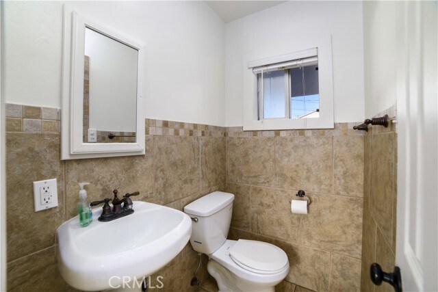 Building Photo - 623 N Nora Ave