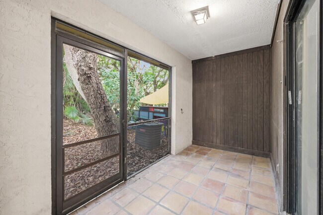 Building Photo - 506 Glenwood Dr