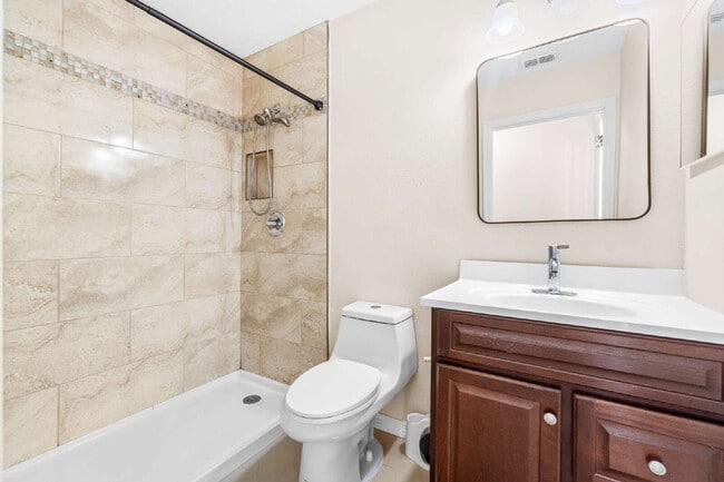 Building Photo - Spacious 3BR Home with Tile Floors & Spa-Like Primary Suite – Marion Oaks