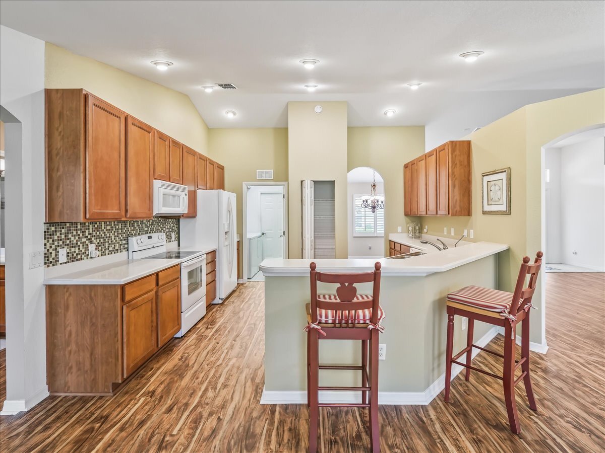 Kitchen 42" Cabinets & Bar - 11025 SE 174th Loop