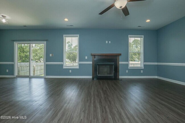 Building Photo - 223 Holly Grove Ct E