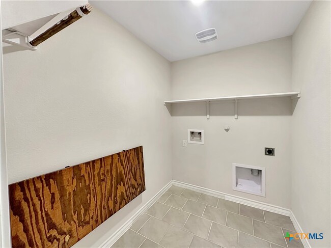 Building Photo - 408 Pebble Creek Run