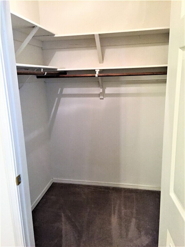 Building Photo - 1770 N Gregg Ave