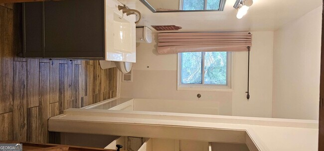 Building Photo - 1032 Standard Dr NE