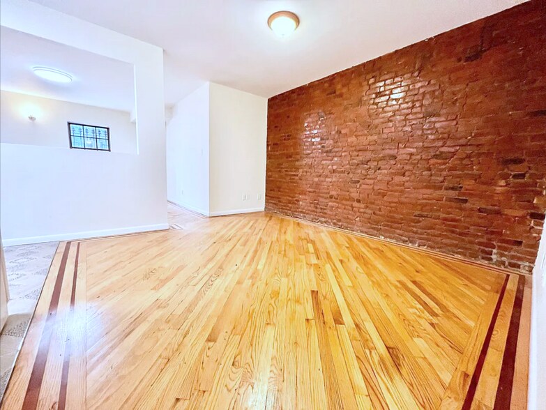 Building Photo - 32 Greene Ave