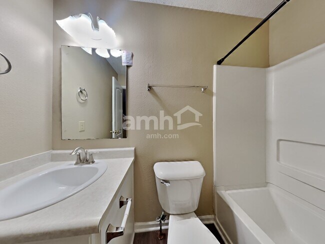 Building Photo - 10935 Parker Dr