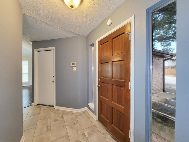 Building Photo - 7006 Stonewall Ridge Dr