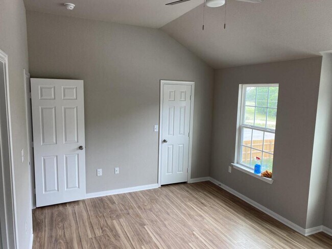 Building Photo - 107 Meyers Ter Cir