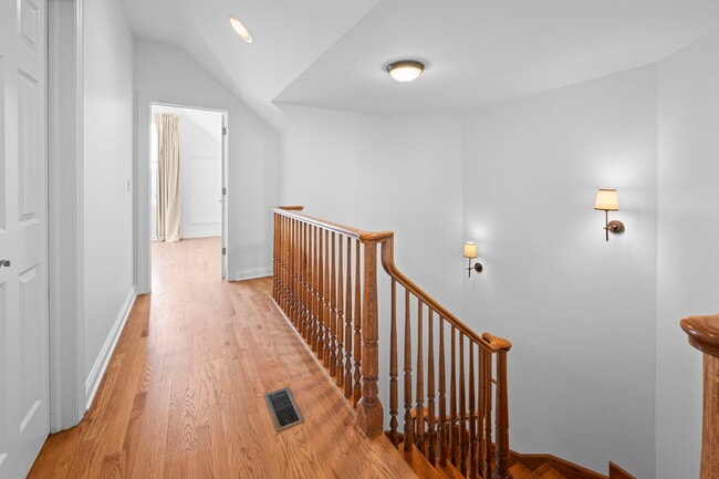 Building Photo - 1813 Admiral Ct