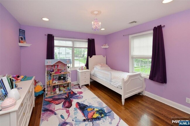 Building Photo - 40-10 Terhune Pl