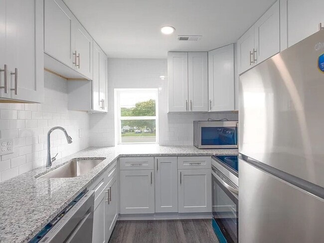 Building Photo - 2 Bedrooms • 2 Full Bathrooms • ~1,254?sq?...