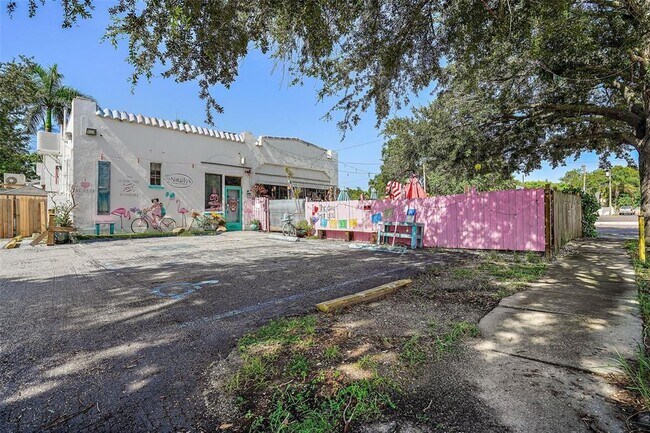 Building Photo - 779 12th Ave N