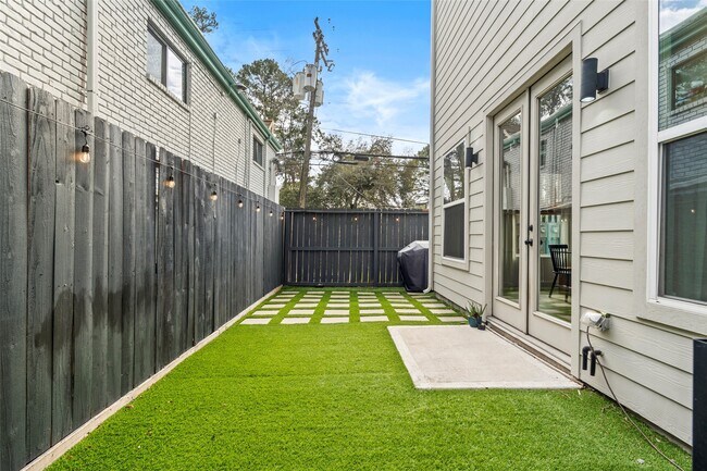 Building Photo - 5202 Pinemont Creek Ln