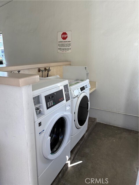 Building Photo - 2280 Via Mariposa W