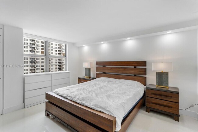 Building Photo - 5701 Collins Ave