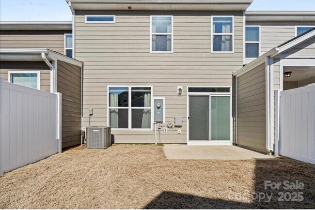 Building Photo - Beautiful 3-Bedroom Townhome in Harrisburg...