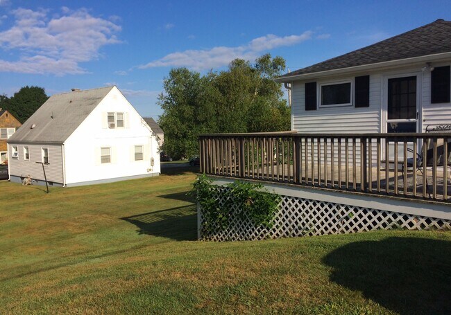 Building Photo - 142 Renfrew Ave