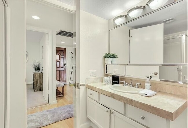 Building Photo - Sunrise Condo