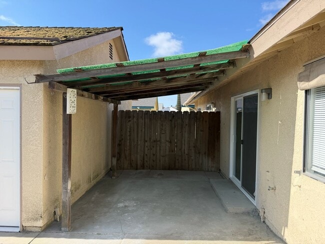 Building Photo - 2337 N 10th Ave