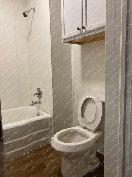 Building Photo - 1854 Ridgefield Ave