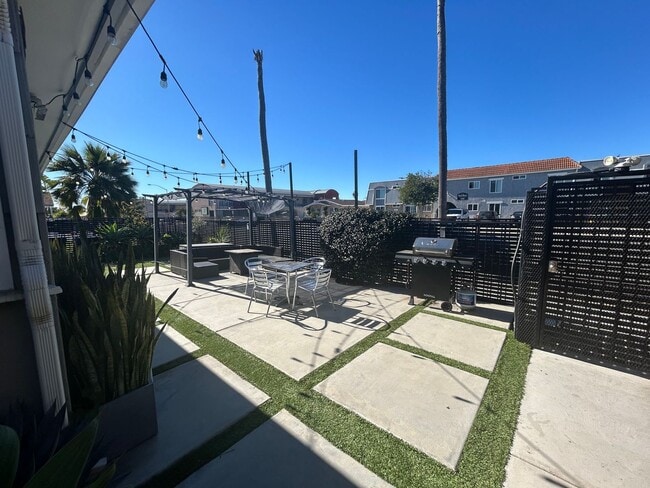 Building Photo - 2 bed 1 bath Apt in North Park Area