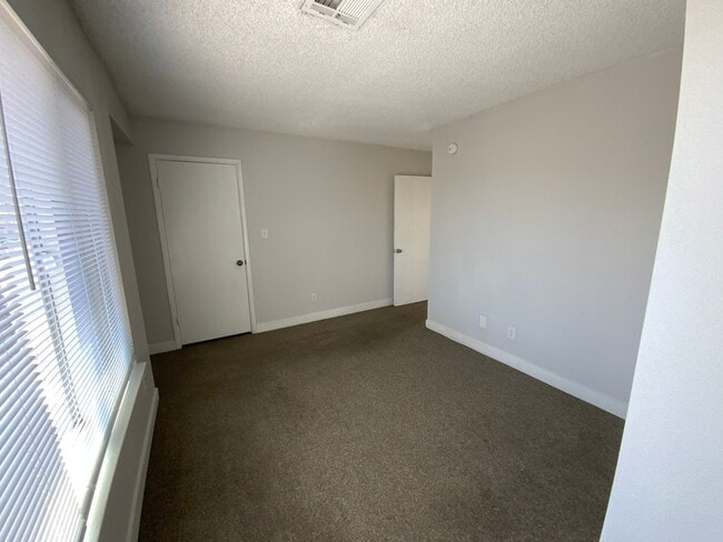 Building Photo - ***JUSTED REDUCED!!!*** Two-bedroom, one-and-a-half-bath townhouse in North Las Vegas.