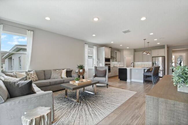 Building Photo - "Unfurnished" Luxurious 5/3.5 Stunning Home with a Generous Loft and a 2 Car Garage in the Highly...