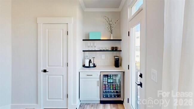 Building Photo - 3606 S Tryon St