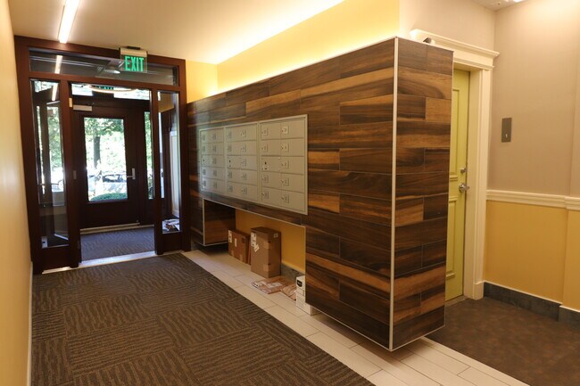 Building Photo - 69 Park Dr