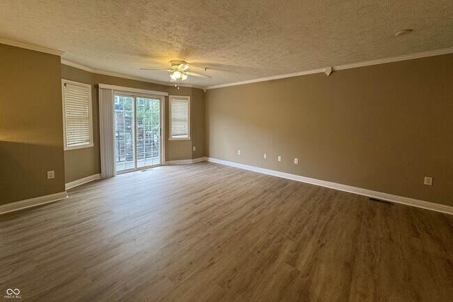 Building Photo - 1475 Autumn Oak St