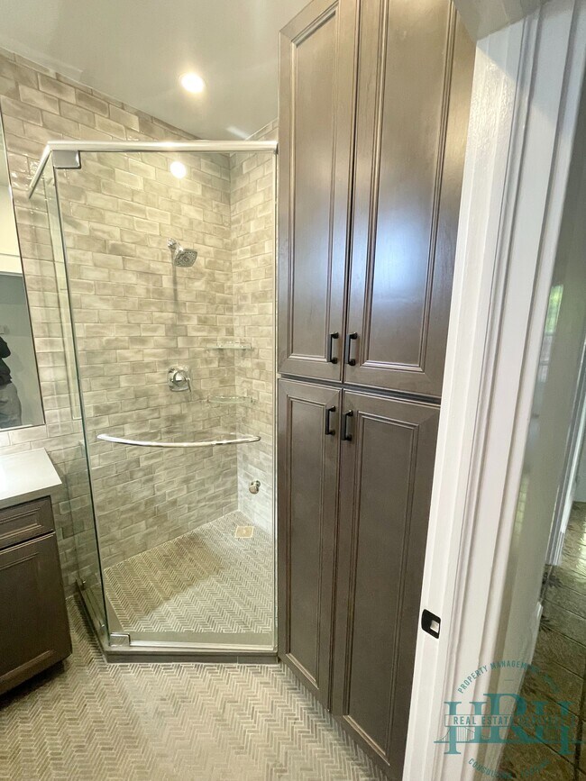 Building Photo - 330 23rd Ave