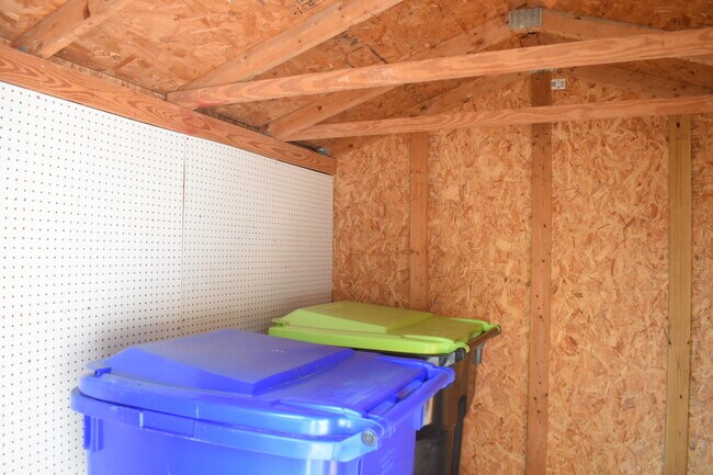 Building Photo - 6901 Southern Exposure