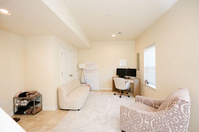 Building Photo - 119 High Pointe Dr